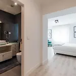 Heated Pool & Sauna Bliss - Luxury 4br 리스본