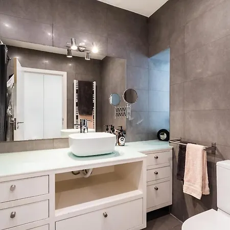 Heated Pool & Sauna Bliss - Luxury 4br Willa