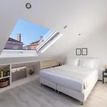 Heated Pool & Sauna Bliss - Luxury 4br Lissabon