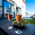 Villa Heated Pool & Sauna Bliss - Luxury 4br