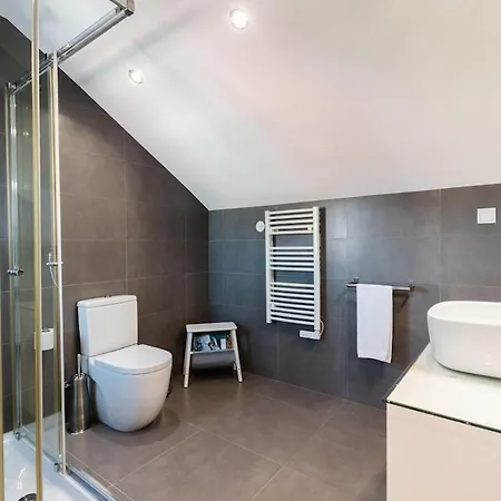 Luxury With A Pool In The - No Parties Allowed