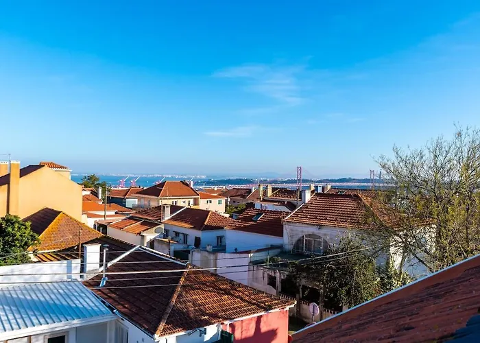 Heated Pool & Sauna Bliss - Luxury 4Br Villa * ליסבון