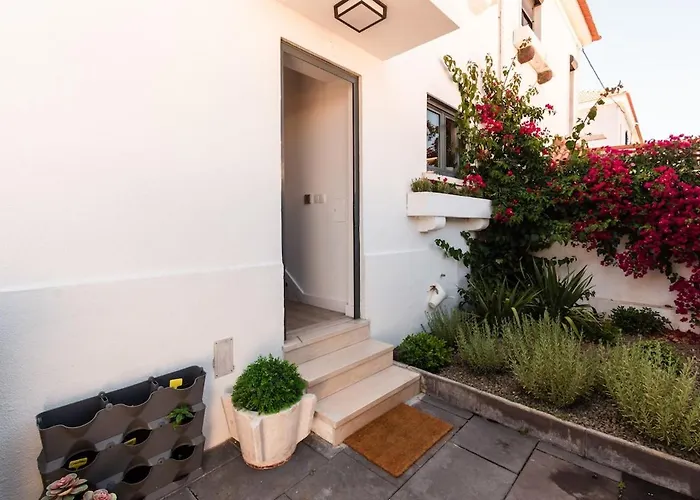 Heated Pool & Sauna Bliss - Luxury 4Br Villa וילה