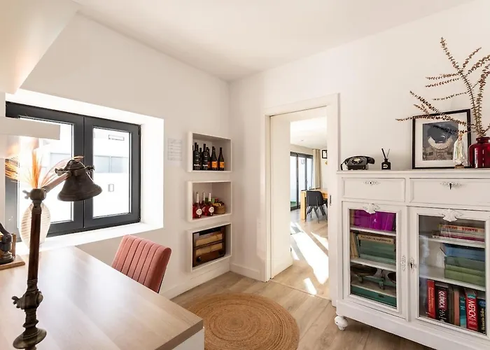 Heated Pool & Sauna Bliss - Luxury 4Br Villa *