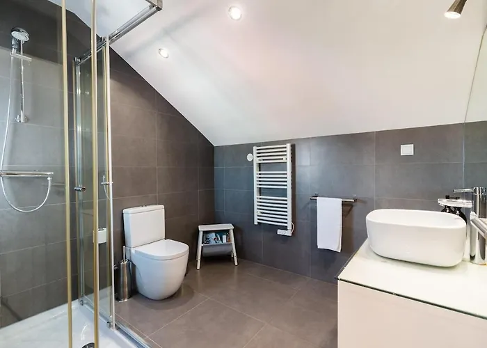 Heated Pool & Sauna Bliss - Luxury 4Br Villa