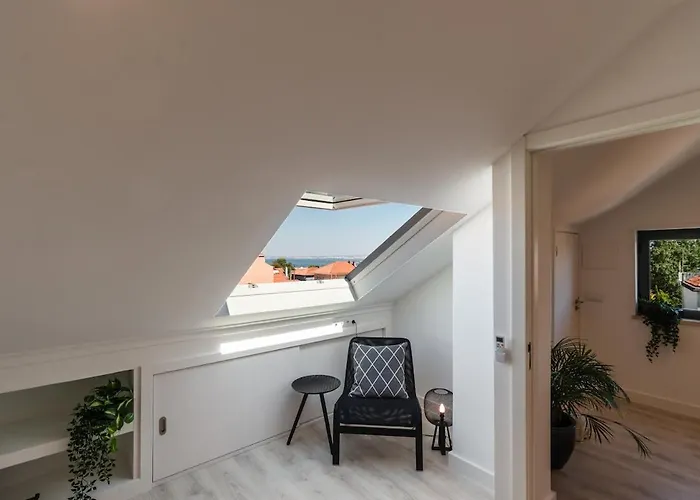 Heated Pool & Sauna Bliss - Luxury 4Br Villa *