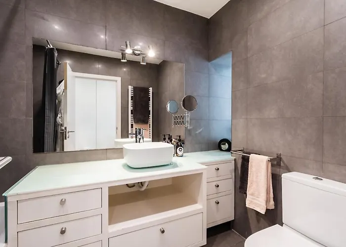 Heated Pool & Sauna Bliss - Luxury 4Br Villa וילה