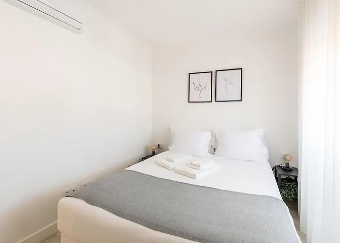 Heated Pool & Sauna Bliss - Luxury 4Br Villa וילה ליסבון