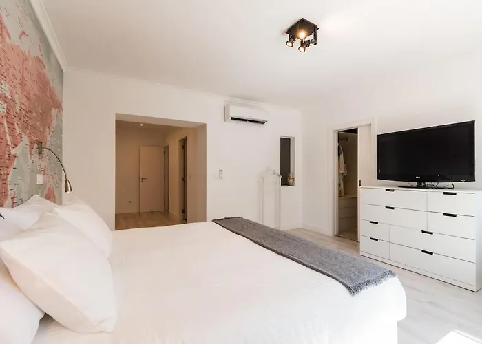 וילה Heated Pool & Sauna Bliss - Luxury 4Br Villa ליסבון