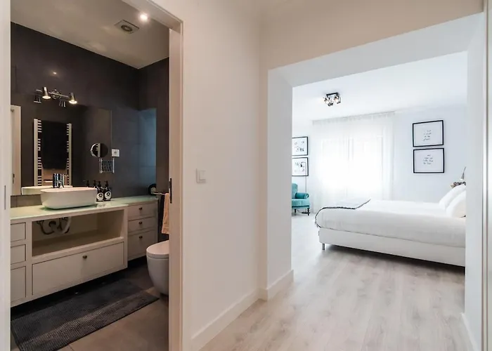 Heated Pool & Sauna Bliss - Luxury 4Br Villa ליסבון