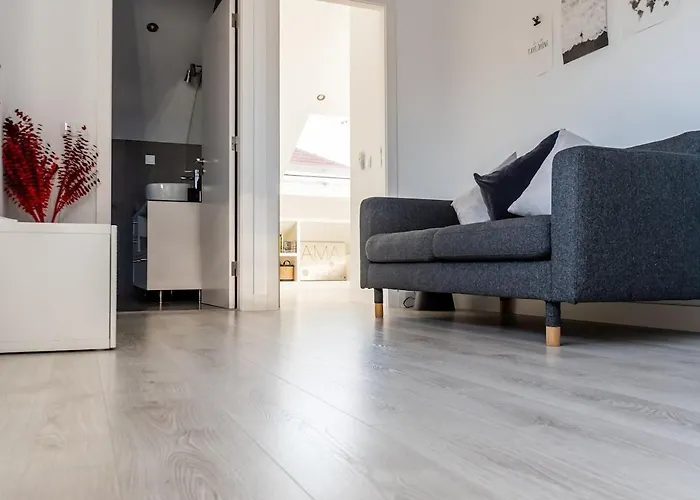 Heated Pool & Sauna Bliss - Luxury 4Br Villa * ליסבון