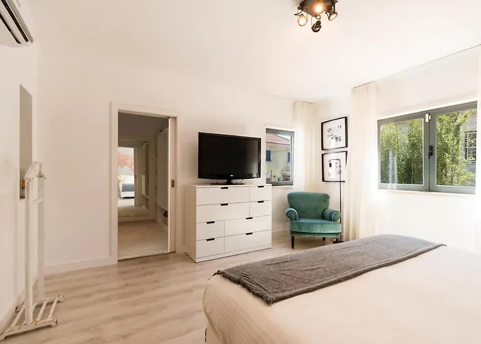 Heated Pool & Sauna Bliss - Luxury 4Br Villa