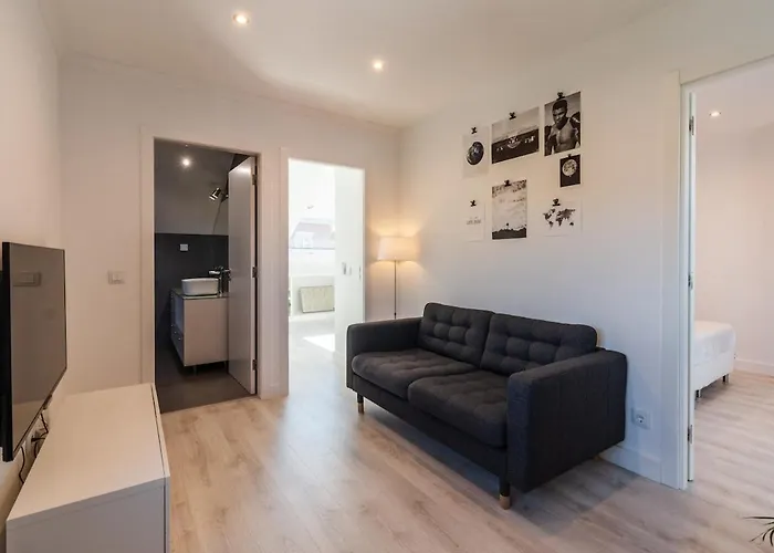 Heated Pool & Sauna Bliss - Luxury 4Br Villa וילה ליסבון