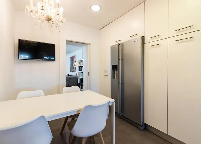 Heated Pool & Sauna Bliss - Luxury 4Br Villa *