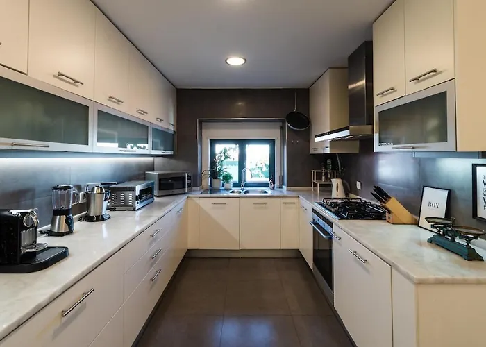 Heated Pool & Sauna Bliss - Luxury 4Br Villa