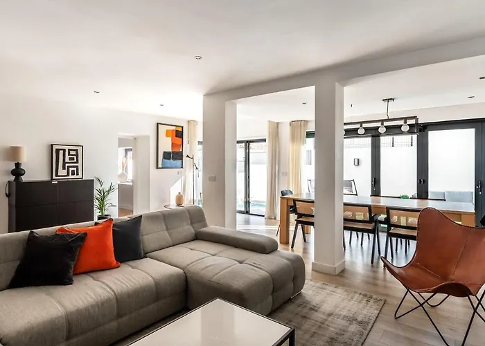 Heated Pool & Sauna Bliss - Luxury 4Br Villa ליסבון