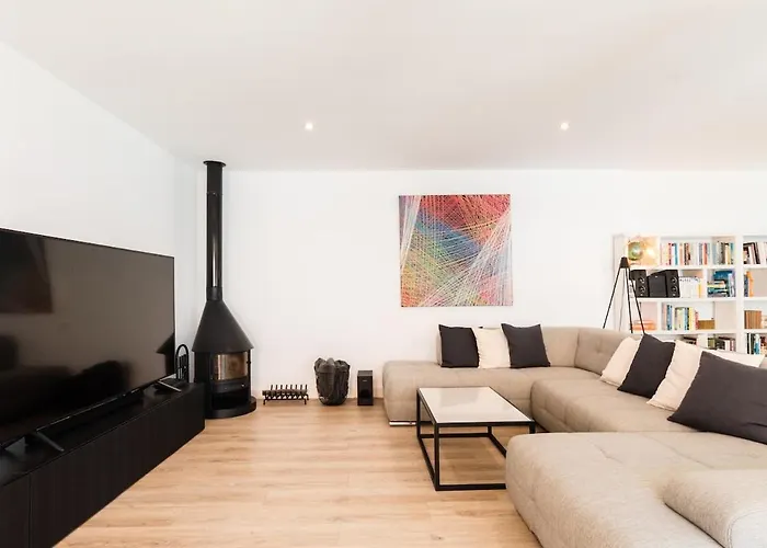 Heated Pool & Sauna Bliss - Luxury 4Br Villa וילה ליסבון