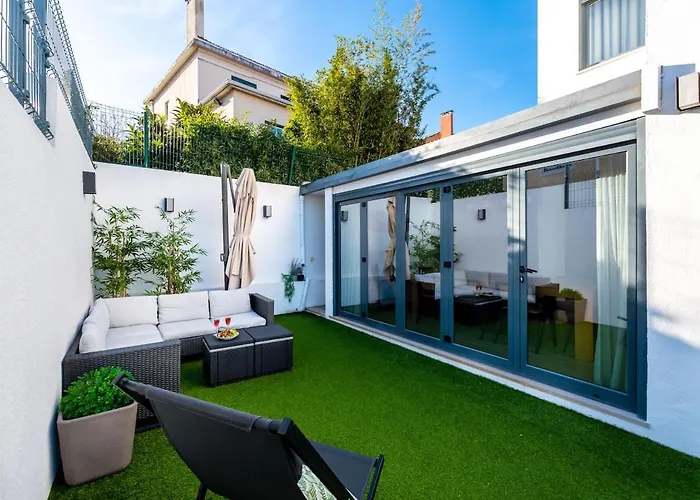 Heated Pool & Sauna Bliss - Luxury 4Br Villa