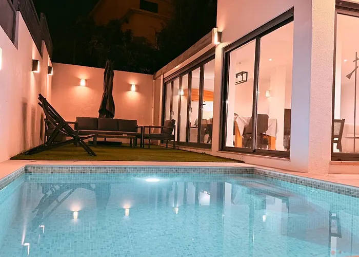 וילה Heated Pool & Sauna Bliss - Luxury 4Br Villa *